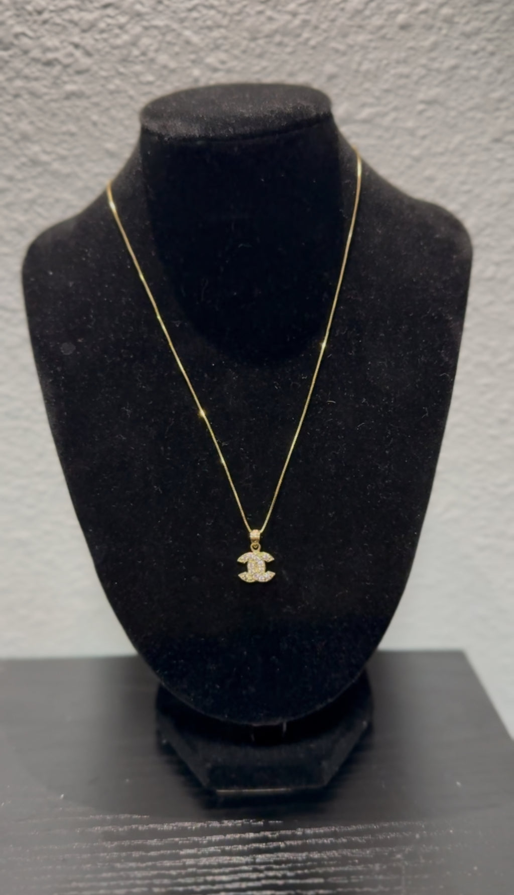 Luxury 10K Gold Pendant Necklace with 18” Box Chain