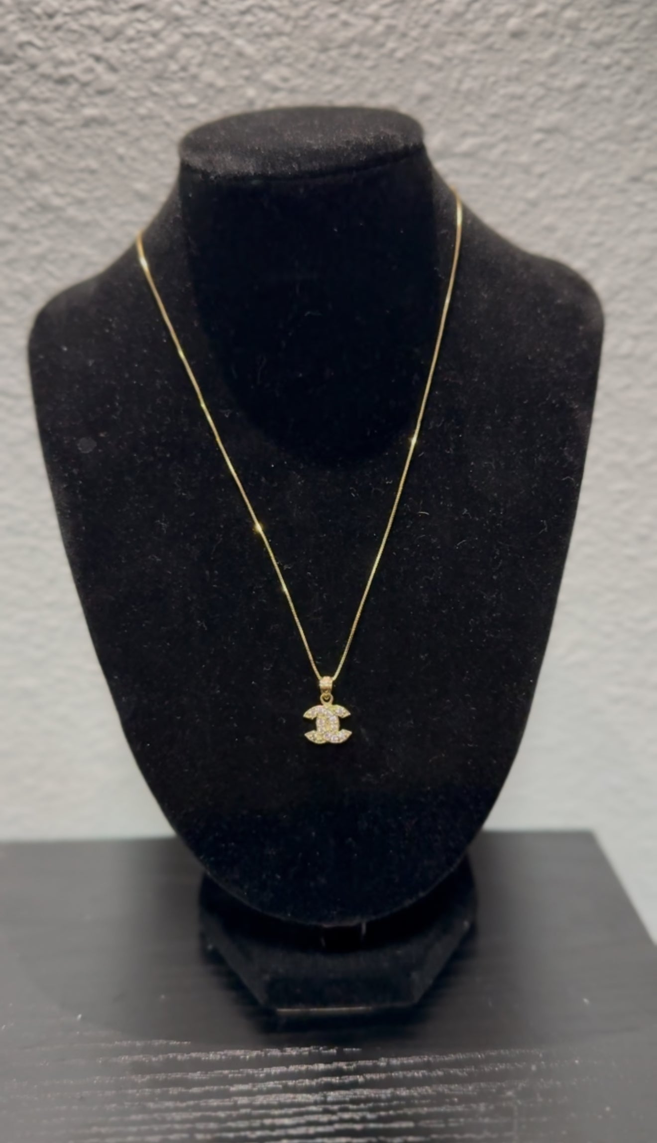 Luxury 10K Gold Pendant Necklace with 18” Box Chain